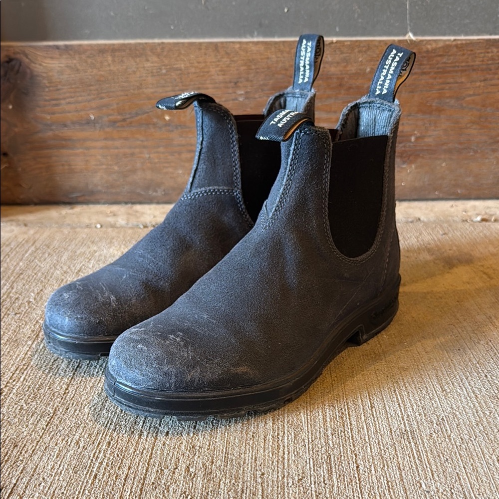 Blundstone women’s gray suede Chelsea Boots